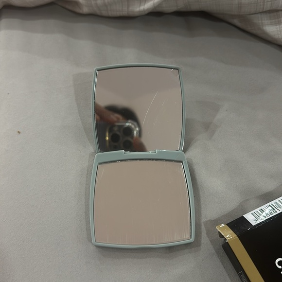 CHANEL Double Mirror - Picture 4 of 5